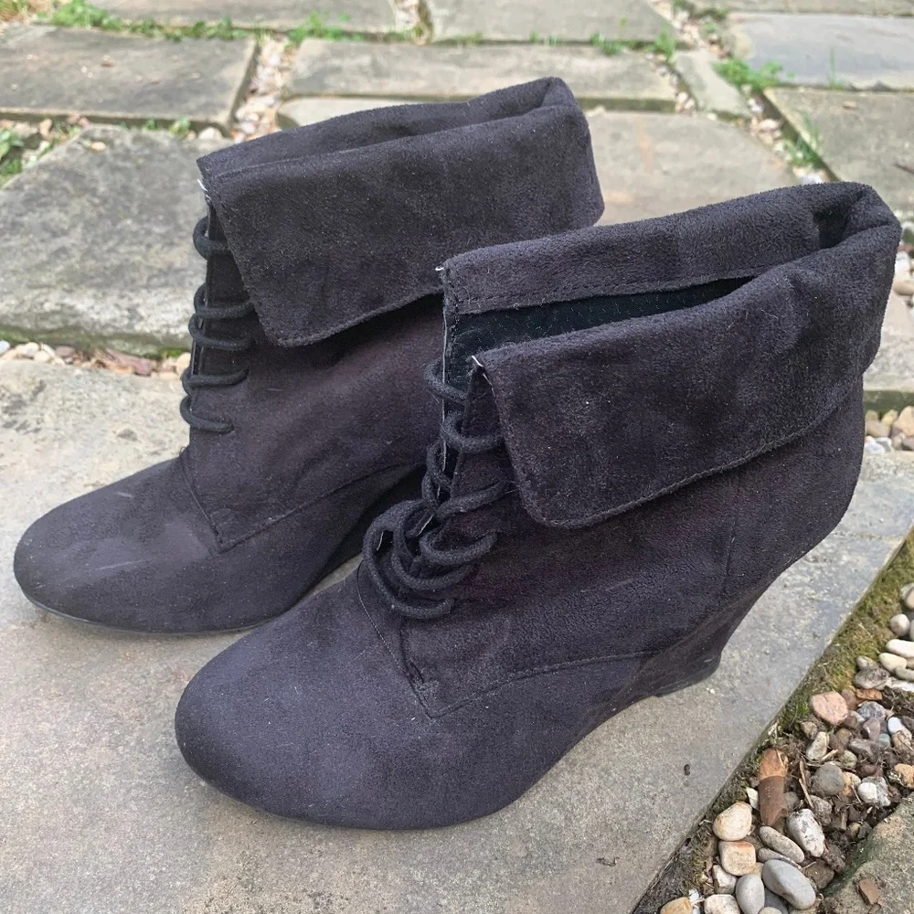 Zigi Soho Black Lace-Up Wedge Ankle Booties